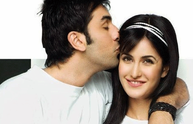 ২০১৬ সালে ক্যাটরিনার সঙ্গে ব্রেক আপ হয় রণবীর কপূরের। তারপর তাদের অনস্ক্রিন দেখা গিয়েছিল ‘জগ্গা জাসুস’ ছবিতে। শুধু রণবীর কাপুরের সঙ্গেই নয়, আলিয়া ভাটের সঙ্গেও ভীষণ ভালো বন্ধুত্ব ক্যাটরিনার।