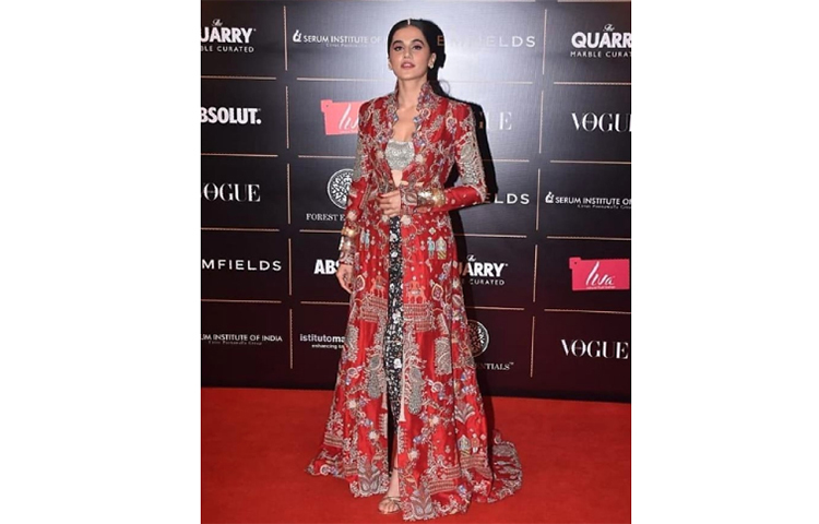 রেড কার্পেটে তাপসী পান্নু।