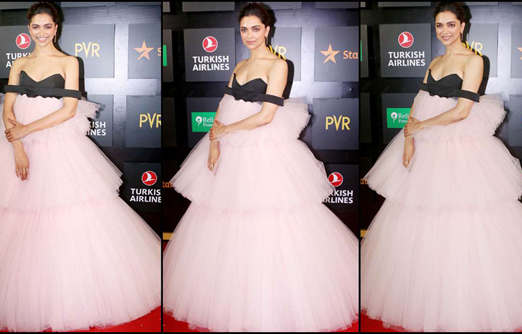 চোখজুড়ানো দীপিকা।