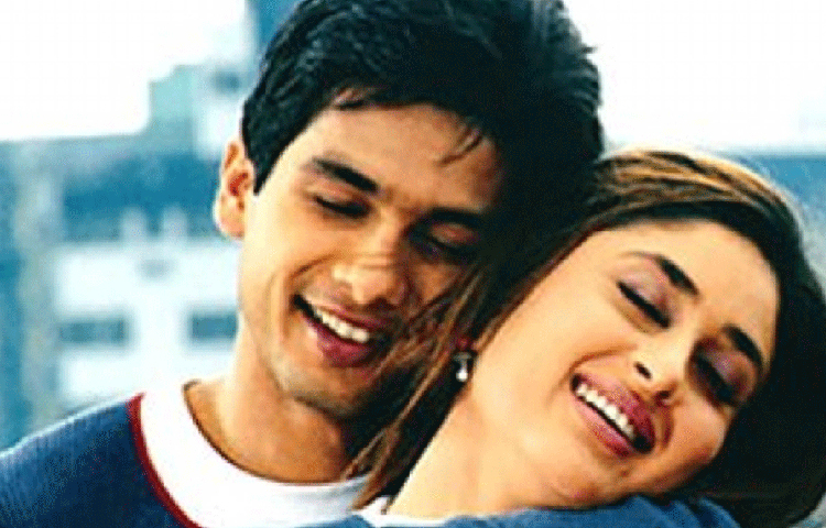 ব্রেকআপের আগে দীর্ঘ ৫ বছরের সম্পর্ক ছিল শাহিদ-করিনার। তারপর তারা একসঙ্গে ‘উড়তা পাঞ্জাব’-এ অভিনয় করেছিলেন। বর্তমানে তাদের সম্পর্কও ভীষণ ভালো। শাহিদ কাপুরের বিয়ের আগে সংবাদমাধ্যম কারিনা কাপুরকে জিজ্ঞাসা করেছিল যে, তার কেমন অনুভূতি হচ্ছে?