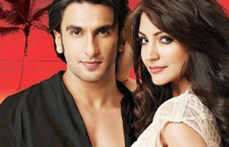 শাহরুখ খানের বিপরীতে অনুশকা শর্মা প্রথম অভিনয় করেছিলেন। তারপর রণবীর সিয়ের বিপরীতে ‘ব্যান্ড বাজা বরাত’-এ অভিনয় করে দর্শকদের নজরে আসেন তিনি। সেই ফিল্মের পর থেকেই তারা ডেট করতে শুরু করেন বলে শোনা যায়। তবে দু’জনে কোনোদিনই প্রকাশ্যে ডেট করার কথা স্বীকার করেননি।