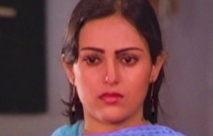 দক্ষিণী এই দুই সুপারস্টারের সঙ্গেও টেলিভিশন স্ক্রিনে রোম্যান্স করতে দেখা গিয়েছে নিসা নুরকে। এ হেন জনপ্রিয়তাই তার ক্ষেত্রে কাল হয়ে গিয়েছিল।