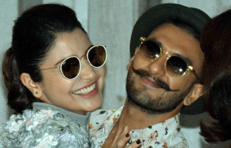 খুব বেশি দিন তাদের সম্পর্ক টেকেনি। এরপর বিরাটকে ডেট করতে শুরু করেন অনুশকা, আর রণবীর ডেট করতে শুরু করেন দীপিকাকে। পরে তারা বিয়েও করেন। রণবীর-অনুশকার মধ্যে কোনো তিক্ততা নেই, বরং তারা একে অপরের ভালো বন্ধু এবং একে অপরের প্রশংসা করেন।