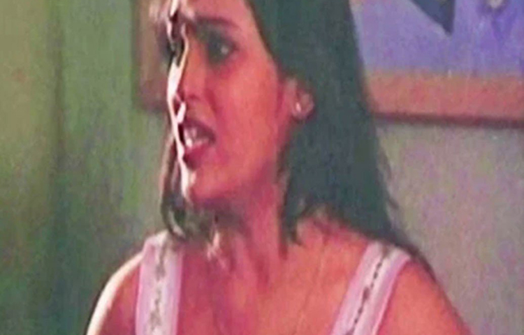 এই খবর ছড়িয়ে পড়ার পর ইন্ডাস্ট্রি তার থেকে মুখ ফিরিয়ে নিয়েছিল। কেউই তার সঙ্গে কাজ করতে চাইছিলেন না। বাধ্য হয়েই ইন্ডাস্ট্রি থেকে নিজেকে গুটিয়ে নেন নিসা নুর।