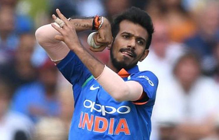 যুজভেন্দ্র চহাল: স্কোয়াডে রয়েছেন আরও একজন লেগস্পিনার, রাহুল চাহার। কিন্তু ২৯ বছর বয়সি চহালের অভিজ্ঞতাই এগিয়ে রাখছে তাকে। বিশ্বকাপের পর এই ফরম্যাটে দলের বাইরে রাখা হয়েছিল তাকে। ওয়েস্ট ইন্ডিজ সফরের পর দক্ষিণ আফ্রিকার বিরুদ্ধে ঘরের মাঠেও স্কোয়াডে ছিলেন না। এই সিরিজ তাই চহালের কাছে গুরুত্বপূর্ণ।