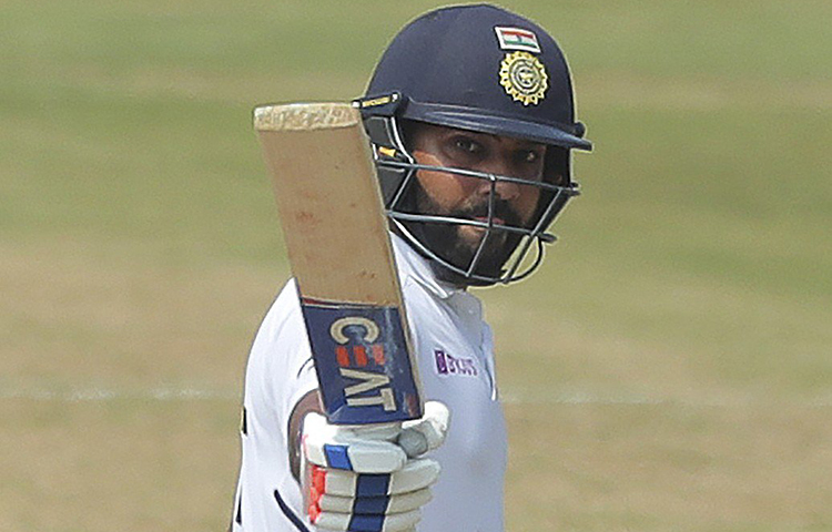 দ্বিতীয় ইনিংসে রোহিতের ব্যাট থেকে আসে ১২৭। তার দাপটেই প্রোটিয়াদের সামনে ৩৯৫ রানের জয়ের লক্ষ্য ছুড়ে দেয় কোহলির দল। ভারত জেতে ২০৩ রানে। ম্যাচের সেরা হন রোহিত। তার প্রশংসায় উচ্ছ্বসিত হয়ে ওঠে ক্রিকেটমহল।