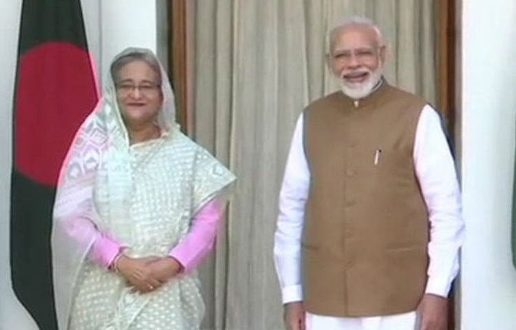প্রোটোকল আছে- যখন অন্য দেশের প্রধানমন্ত্রী আসেন, তখন দেশের প্রধানমন্ত্রীর অফিস (পিএমও) থেকেই তা ঠিক করা হয়, কারা আসবেন।