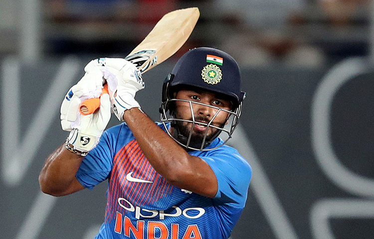 দক্ষিণ আফ্রিকার বিরুদ্ধে টেস্ট সিরিজে ঋদ্ধিমান সাহা নিজেকে পাঁচদিনের ফরম্যাটে এক নম্বর কিপার হিসেবে প্রতিষ্ঠা করেছেন। টি-টোয়েন্টি দলে স্যামসনের অন্তর্ভুক্তিও নিশ্চিতভাবে চাপে রাখছে তাকে। এখনো পর্যন্ত ১২ ওয়ানডে ও ২০টি-টোয়েন্টি খেলেছেন ঋষভ।