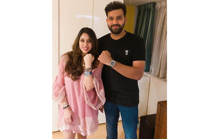 রীতিকা সাজদে : এই সুন্দরী ভারতীয় দলের হিট ম্যানের স্ত্রী তিনি। ওয়ানডে ক্রিকেটে সর্বোচ্চ রানের ইনিংস রয়েছে কোহলির দলের এই ওপেনারের দখলেই। আইপিএল ট্রফিটাও সবচেয়ে বেশিবার তিনিই পেয়েছেন। রোহিতই ২০১৫ সালে বিয়ে করেন রীতিকা সাজদেকে। রোহিত শর্মার স্পোর্টস ম্যানেজার থেকে তার স্ত্রী। ছয় বছরের প্রেমের সম্পর্কের পরে বিয়ে হয় রোহিত-রীতিকার।