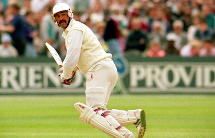 টেস্টে আত্মপ্রকাশ ১৯৮৬ সালে, সাবাইনা পার্কে। মাইকেল হোল্ডিংয়ের জায়গায় তিনি সুযোগ পেয়েছিলেন। অবির্ভাবেই সাত উইকেট। সহজেই দলের নিয়মিত স্কোয়াডে জায়গা পেয়ে যান। প্রাক্তন ইংল্যান্ড অধিনায়ক গ্রাহাম গুচ বলেছিলেন, তিনি প্যাটারসনের গতির মুখোমুখি হতে ভয় পেতেন।