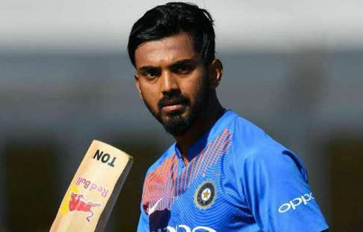 লোকেশ রাহুল: বিরাট কোহালি বিশ্রামে। ফলে তিন নম্বরে খেলতেই পারেন লোকেশ রাহুল। বিশ্বকাপে ওপেনার হিসেবে খারাপ খেলেননি। এই ফরম্যাটে তিনি আবার দুর্দান্ত সফল। আইপিএলেও যথেষ্ট ধারাবাহিক। ফলে, তাকে অহেতুক স্কোয়াডে বসিয়ে রাখা বোকামিই হবে।