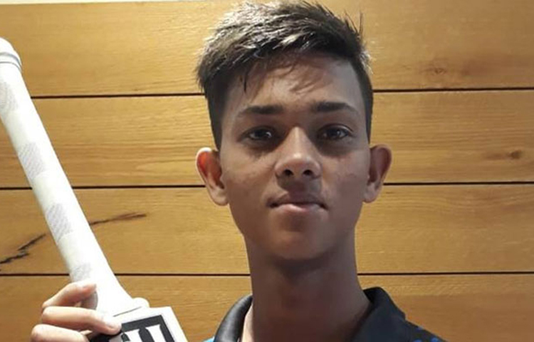 বিশ্বের কনিষ্ঠতম ক্রিকেটার হিসেবে প্রথম শ্রেণির একদিনের ক্রিকেটে ২০০ রান করে রেকর্ড বইয়ে জায়গা করে নিলেন।