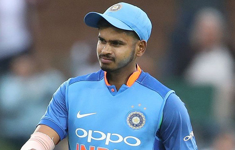 শ্রেয়স আইয়ার: হালফিল যেটুকু সুযোগ পেয়েছেন, তাতে নজর কেড়েছেন ২৪ বছর বয়সি। ভারতীয় মিডল অর্ডারে চার নম্বর প্লট নিয়ে যাবতীয় চিন্তাভাবনা ও উদ্বেগের সমাধান হতে পারেন মুম্বাইকর। ধ্রুপদী ধরানার সঙ্গে জোরে শট মারার ক্ষমতাও রয়েছে। বিশ্বকাপের কথা মাথায় রেখের তাকে বেশি করে সুযোগ দেওয়া উচিত।