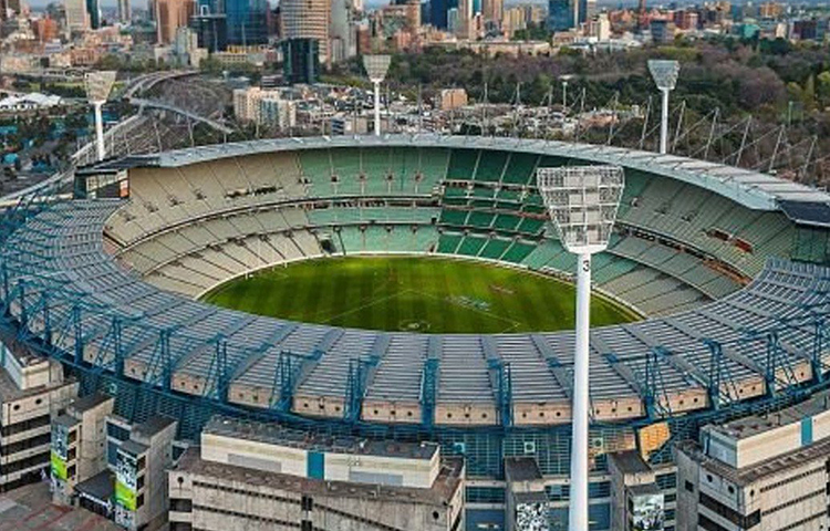 ১৯৮৮-৮৯ সালে বড়দিনের সময়ে অস্ট্রেলিয়া-ওয়েস্ট ইন্ডিজ টেস্ট ম্যাচটি প্যাটারসনের জীবনে উল্লেখযোগ্য। মেলবোর্নের মাঠে প্যাটারসনকে বাউন্সার দিয়েছিলেন স্টিভ ওয়। এর জেরে অস্ট্রেলিয়ার সাজঘরে গিয়ে হুমকি দিয়ে এসেছিলেন প্যাটারসন, তিনি একাই শেষ করবেন অজিদের ইনিংস।