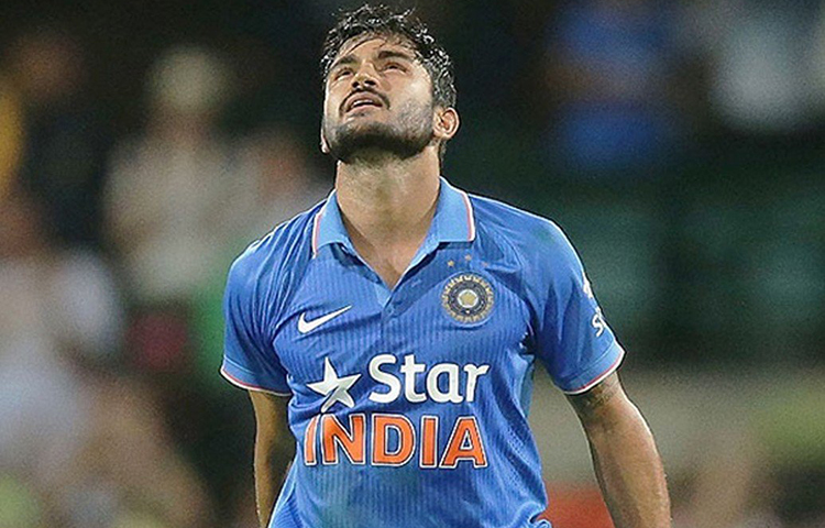 আইপিএলে দারুণ সফল মণীশ। কিন্তু ৩১ টি-টোয়েন্টি আন্তর্জাতিকে তার প্রতিফলন পড়েনি। ৩৭.৬৬ গড়ে করেছেন ৫৬৫ রান। এই ফরম্যাটে ২০১৫ সালের জুলাইয়ে জিম্বাবুয়ের বিরুদ্ধে অভিষেক হয়েছিল তার। হালফিল শ্রেয়স আয়ারের ব্যাটিং তার উপর চাপ বাড়াচ্ছে।