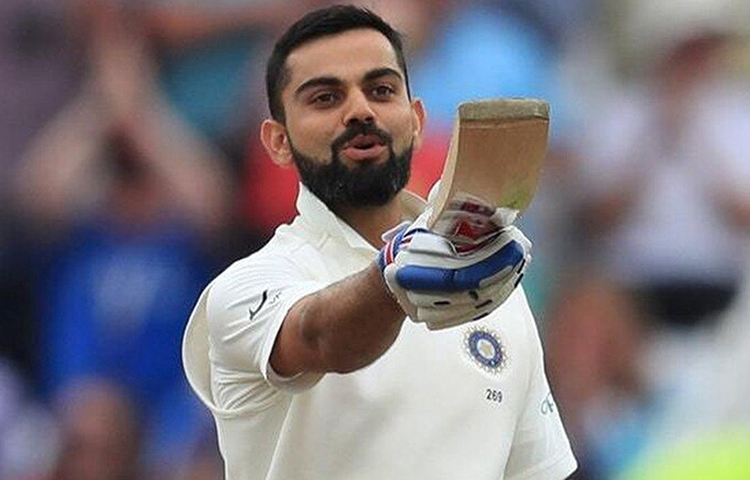 বিরাট কোহলি: ২০১৪ সালে ভারতের অস্ট্রেলিয়া সফরের প্রথম টেস্টে দুই ইনিংসেই শতরান করেছিলেন বিরাট কোহলি। অস্ট্রেলিয়ার সাত উইকেটে ৫১৫ রানের জবাবে প্রথম ইনিংসে ১১৫ করেন কোহলি। ১৮৪ বলের ইনিংসে ছিল ১২ চার। ভারত তোলে ৪৪৪।