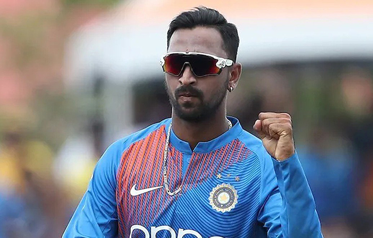 ক্রুণাল পান্ডে: রবীন্দ্র জাডেজাকে রাখা হয়নি দলে। ফলে, বাঁ-হাতি স্পিনার হিসেবে নিশ্চিতভাবেই খেলছেন হার্দিকের দাদা। ব্যাট হাতেও অবদান রাখার ক্ষমতা রয়েছে তার। অলরাউন্ডার হিসেবে দুই বিভাগেই রয়েছে দক্ষতা। আইপিএলে ধারাবাহিক থাকার পুরস্কার হিসেবেই খেলছেন জাতীয় দলে। নিজেকে প্রমাণও করেছেন তিনি।