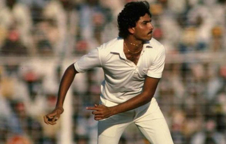 অস্ট্রেলিয়ার বিরুদ্ধে ২০৬ রান তার ক্যারিয়ারের সেরা। ওপেনার হিসেবে তার ব্যাটিং গড় ছিল ৪৪.০৪, যেখানে অন্য জায়গায় তার ব্যাটিং গড় ছিল ৩১.৭৩।