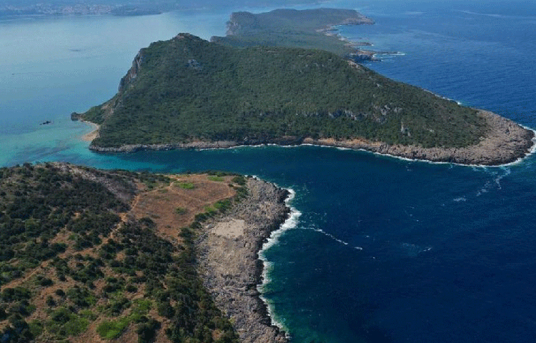 গ্রিসের ক্রেট অঞ্চলের ১৫ কিলোমিটার দক্ষিণে রয়েছে আইল্যান্ড অব ক্রাইসি। এই ক্রাইসি দ্বীপ এক সময় মিনোয়ান সভ্যতার কেন্দ্রভূমি ছিল।