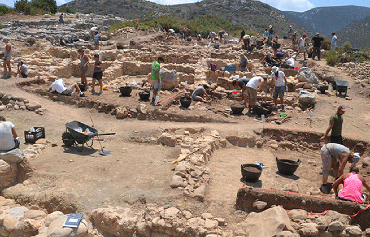 রত্ন ভাণ্ডারের খোঁজে ওই এলাকায় খননকার্য চালিয়ে যাচ্ছেন প্রত্নতাত্ত্বিকরা। তাদের বিশ্বাস, নতুন নতুন আবিষ্কারে চমকে দেবে এই প্রাচীন সভ্যতা, খুলে যাবে ইতিহাসের বহু অজানা দিক।