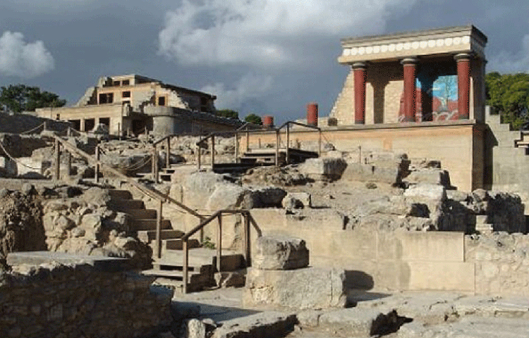 ক্রাইসির এই অঞ্চলে মিনোয়ান সভ্যতার বিশাল রত্ন ভাণ্ডার রয়েছে বলে মনে করা হচ্ছে। ৩৮০০ বছরের পুরনো ব্রোঞ্জ যুগের এই এলাকায় দীর্ঘদিন ধরে খোড়াখুঁড়ির পর প্রত্নতাত্ত্বিকদের এই সাফল্য মিলেছে।