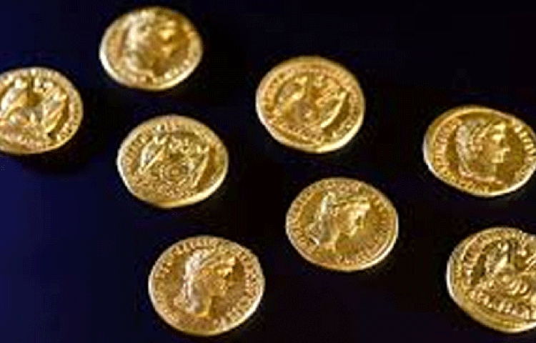 ইতালি: স্বর্ণ ভল্টের তালিকা অনুযায়ী বিশ্বে তৃতীয় ইতালি। তার ভল্টে ২৪১৫.৮ টন সোনা সঞ্চিত রয়েছে। এবং ইতালি বছরের পর বছর ধরে সোনার ভল্টের আকার বজায় রেখে যাচ্ছে।