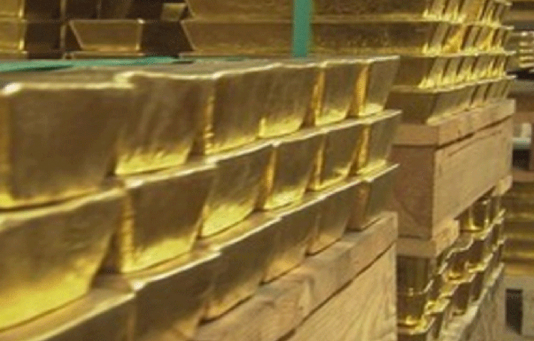 আমেরিকা: সবচেয়ে কোন দেশের ভল্টে বেশি সোনা সঞ্চিত রয়েছে আমেরিকায়। আমেরিকার ব্যাংকের ভল্টে সঞ্চিত সোনার পরিমাণ ৮১৩৩.৫ টন।