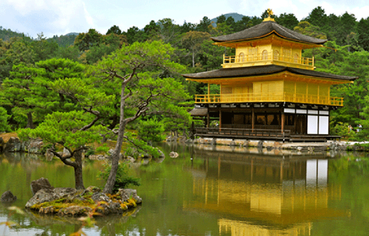 জাপান: বিশ্বের তৃতীয় বৃহত্তম অর্থনীতি জাপানেরই। আর সঞ্চিত সোনার নিরিখে জাপান বিশ্বে অষ্টম। জাপানের সেন্ট্রাল ব্যাংকের ভল্টে সঞ্চিত সোনার পরিমাণ ৭৬৫.২ টন।