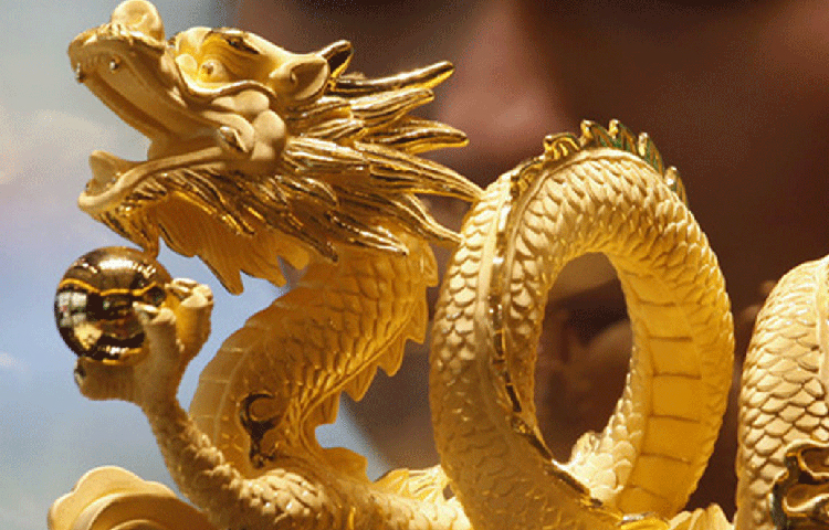 চীন: ষষ্ঠ সোনার দেশ চীন। অন্য দেশ থেকে প্রচুর পরিমাণে সোনা কিনে থাকে চীন। বর্তমানে চীনের পিপলস ব্যাংকে ১৯৩৬.৫ টন সোনা সঞ্চিত রয়েছে।