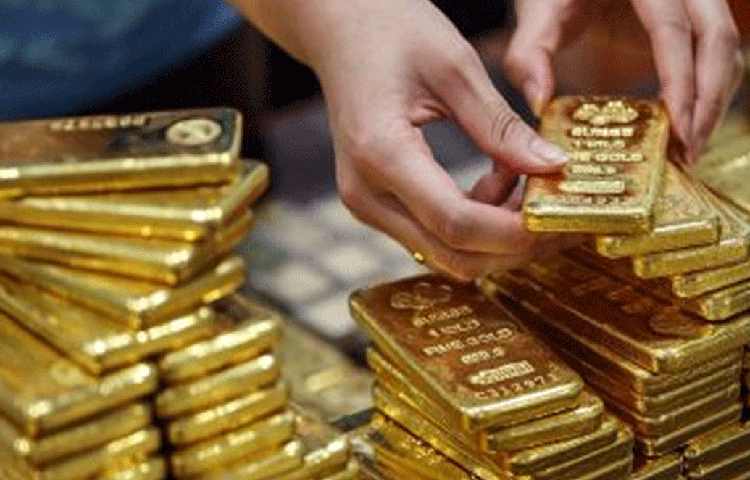 ফ্রান্স: সোনা সঞ্চয়ের নিরিখে বিশ্বের চতুর্থ দেশ ফ্রান্স। গত কয়েক বছর ধরে ব্যাংকে সঞ্চিত সোনা বিক্রি করতে শুরু করেছে ফ্রান্স। বর্তমানে তার সেন্ট্রাল ব্যাংকে ২৪৩৬.১ টন সোনা রয়েছে।