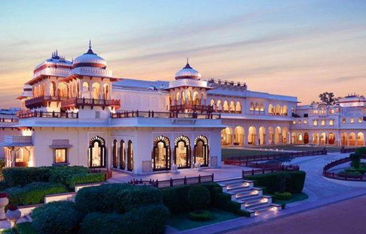 রাজস্থানের জয়পুরের রামবাগ প্যালেস পেয়েছে তালিকার সাত নম্বর স্থান। শুনতে আশ্চর্য লাগলেও সত্যি, ১৮৩৫ সালে তৈরি এই প্রাসাদ কাজে লাগানো হত শিকারমহল হিসেবে। সেটাই এখন তাজ গোষ্ঠীর হোটেল।