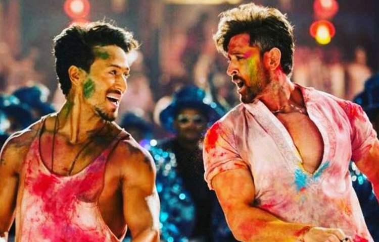 চলতি বছরে সালমান খানের ভারত প্রথম দিনে কামিয়েছিল ৪২.৩০ কোটি টাকা। তারপরে রয়েছে অক্ষয়-বিদ্যার মিশন মঙ্গল ২৯.১৬ কোটি। তৃতীয় স্থানে বাহুবলীর হিন্দি ভার্সন। ২৪.৪০ কোটি কামিয়েছিল প্রভাসের ছবি।