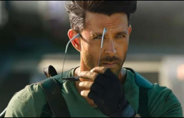 উৎসবের মৌসুমে মুক্তি পেয়েছে ৪টি বাংলা ছবি। হলিউডের জোকারও মেট্রো শহরগুলোতে ভালো শো পেয়েছে। তার উপরে রয়েছে দক্ষিণের স্টার চিরঞ্জীবির মেগা বাজেটের ছবি সাইরা নরসিমা রেড্ডিও। তার মধ্যেও দর্শকদের টেনেছে ওয়ার।