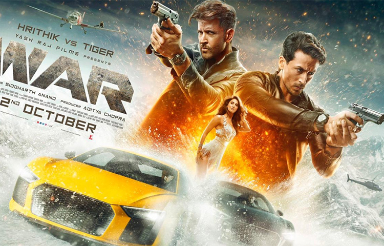 বৃহস্পতিবার ওয়ার চলছে দেশের ৪,০০০ স্ক্রিনে। দেশের বাইরে ওয়ার প্রদর্শন হচ্ছে ১৩৫০টি স্ক্রিনে। বৃহস্পতিবার বিদেশের সব স্ক্রিনেই মুক্তি পাচ্ছে ওয়ার। আর বিদেশে হৃতিকের জনপ্রিয়তার কথা মাথায় রাখলে বলতেই হবে ওয়ারের ব্যবসা আরও বাড়বে। অস্ট্রেলিয়াতে ইতিমধ্যেই সর্বোচ্চ ওপেনিং পেয়েছে হৃতিকের ছবি। গলি বয়, ভারত ও কলঙ্ককে ছাপিয়ে গিয়েছে।