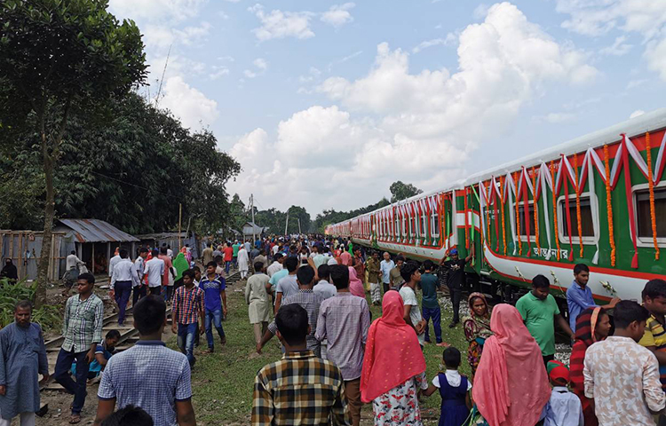 কুড়িগ্রামের জন্য বরাদ্দ সিট ১৪৪টি। এর মধ্যে শোভন-১১০টি, এসি চেয়ার স্নিগ্ধা-২৫টি এবং এসি সিট- ৯টি।
