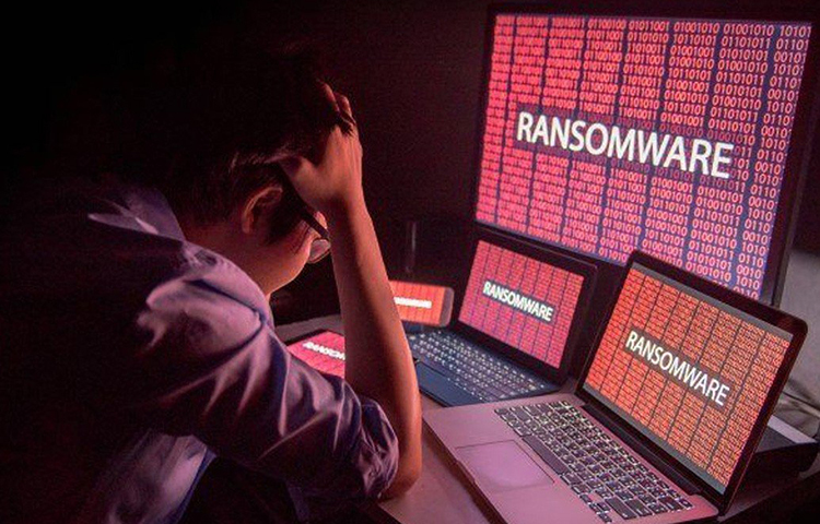 ল্যাপটপের মধ্যে রয়েছে ক্রাই র‌্যানসমওয়্যার-এর মতো ভয়ঙ্কর ম্যালওয়্যার। ২০১৭ সালে বিশ্বের ১৫০টি দেশে কম্পিউটার সিস্টেমে হামলা চালিয়েছিল এই ভাইরাস। যার জেরে ৪০০ কোটি ডলার ক্ষতি হয়।