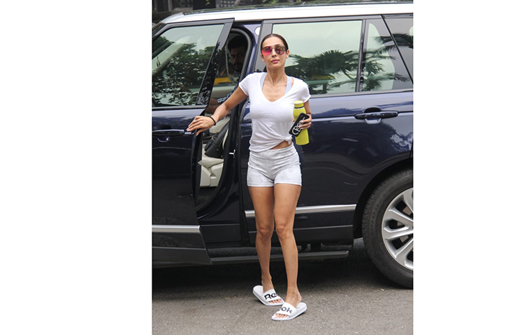 মালাইকা পরিমাণ মত সুষম খাদ্য গ্রহণ করেন।