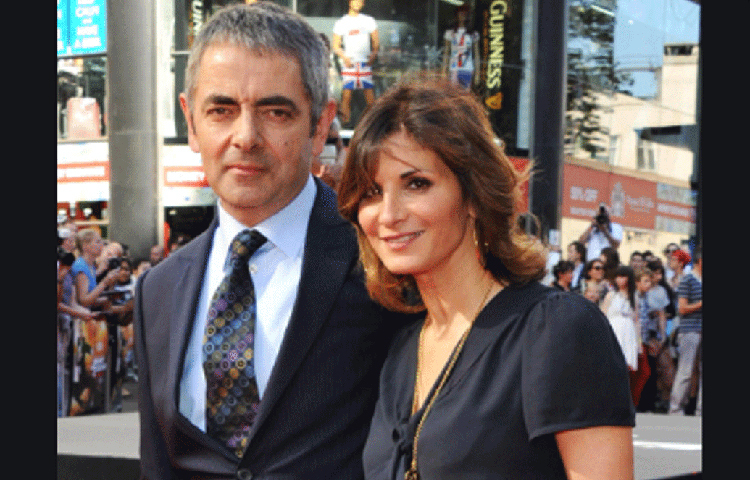 তা প্রকাশ্যে আসার পর স্ত্রী সুনেত্রা বিয়ের ২৫ বছর পর ২০১৪ সালে ডিভোর্সের আবেদন করেন। ২০১৫ সালে তাদের বিচ্ছেদ হয়। অ্যাটকিনসনের মেয়ে লিলি বাবার সঙ্গে কোনো সম্পর্ক রাখেননি। এমনকি নিজের পদবীও শাস্ত্রী রেখেছেন তিনি।