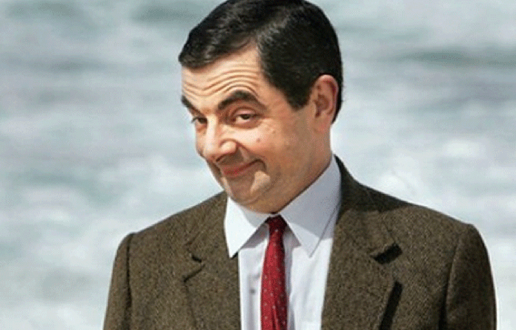 অক্সফোর্ড ইউনিভার্সিটির ছাত্রদের একটি কমেডি দল ছিল। একবার অ্যাটকিনসনকে তারা একটি শো-এর জন্য বেছে নিয়েছিল। অ্যাটকিনসনের কাজ ছিল সেই শো-এর জন্য স্ক্রিপ্ট লেখা আর কমেডি ছবি আঁকা। একটা লাইনও লেখেননি অ্যাটকিনসন। আয়নার সামনে দাঁড়িয়ে নিজের মুখটাকেই বিকৃত করে স্কেচ বানিয়েছিলেন। সেটাই পরে মিস্টার বিন হয়ে যায়।