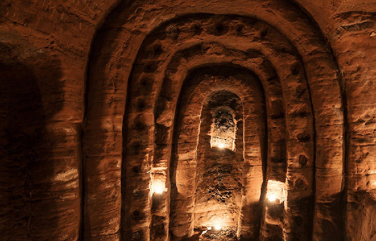 এখন শুধু খোঁড়াখুঁড়ি করে সেই সম্পত্তি তুলে আনার অপেক্ষা। উন্নত প্রযুক্তির লেসার প্রযুক্তি ব্যবহার করে এই সুড়ঙ্গের খোঁজ পেয়েছেন বলে জানিয়েছেন বিজ্ঞানীরা।