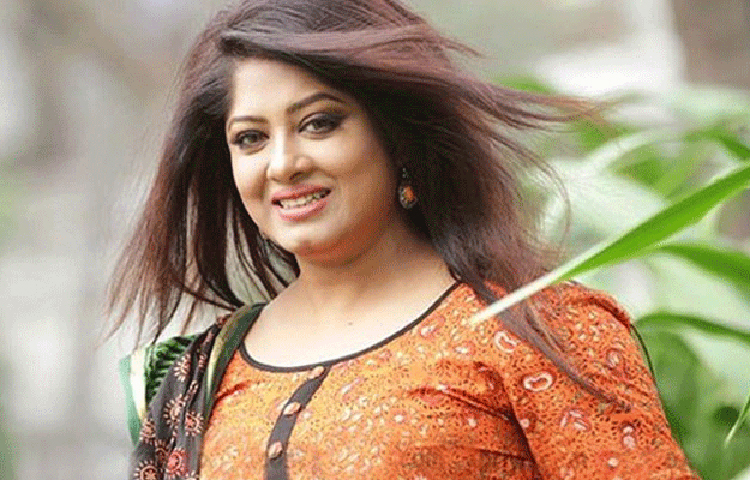 জন্মদিন উপলক্ষে গতরাত থেকেই ভক্ত অনুরাগীদের শুভেচ্ছা ও ভালোবাসায় সিক্ত হচ্ছেন তিনি।