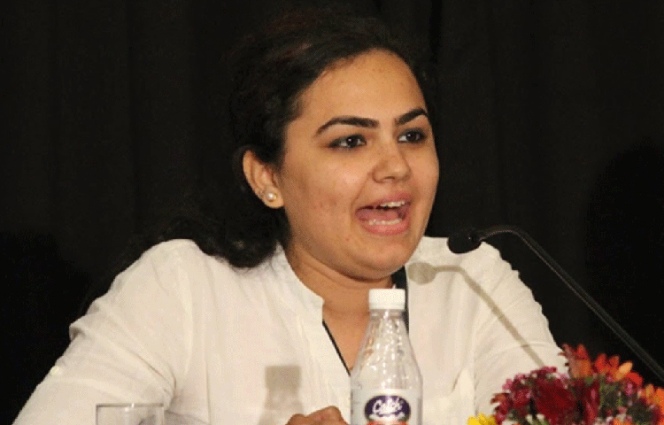 তিনি শিনীল তিলওয়ানি। মুম্বাইয়ের বাসিন্দা শিনীল ২০১০ সালে মুম্বাইয়ের নার্সি মনজি ইনস্টিটিউট অফ ম্যানেজমেন্ট স্টাডিজে পড়ার সময় থেকেই নিজের ব্যবসা শুরু করেন।