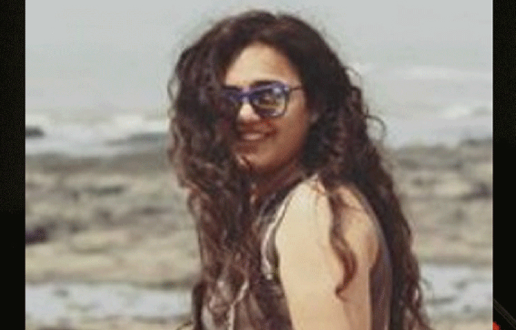 বিভিন্ন স্কিন কেয়ার এবং বিউটি কেয়ার প্রডাক্ট বিক্রি করতেন তিনি। ইচ্ছা ছিল, এটা নিয়েই এগোবেন জীবনে। কিন্তু বাবা-মা তার ব্যবসায় একটা বড় বাধা ছিলেন।