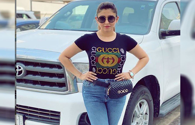 তাদের সম্পর্ক নিয়ে ইন্ডাস্ট্রিতে হাজারও গুঞ্জন। মাঝে রটেছিল ঐন্দ্রিলা নাকি তার এক সহ অভিনেতার প্রতি দুর্বল হয়ে পড়ছেন। তবে সে সব গুঞ্জন নিয়ে একেবারেই মাথা ব্যথা নেই এই জুটির। রটনা বলে উড়িয়ে দিয়ে তারা আপাতত মগ্ন একান্তে।