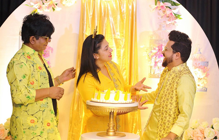জন্মদিনে অনুষ্ঠানে আনন্দ উচ্ছ্বাসের মুহূর্ত।