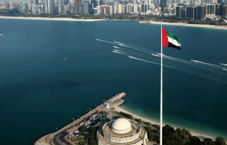 সম্প্রতি এর খোঁজ মিলল আবুধাবিতে। আবুধাবির মারওয়াহ দ্বীপে খননের সময় একটি ঘরের নীচ থেকে এই প্রাচীন ঐশ্বর্যের সন্ধান পান প্রত্নতাত্ত্বিকরা। সন্ধান মিলেছে আরও অনেক প্রাচীন দুর্লভ সম্পদের।