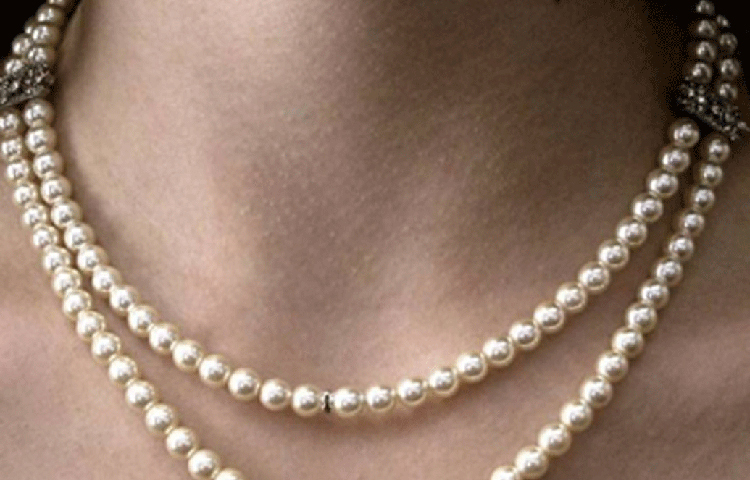 পাশাপাশি বিভিন্ন গয়নার জন্যও মুক্তার কদর ছিল অনেকটাই। ১৯৩০ সাল নাগাদ জাপানেও মুক্তা শিল্প ভীষণ জনপ্রিয় হয় ওঠে।