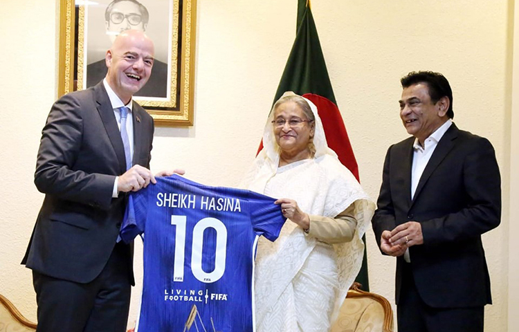 বৈঠকে প্রধানমন্ত্রী বাংলাদেশের ফুটবলের উন্নতির জন্য বর্তমান সরকারের বিভিন্ন পদক্ষেপের বিষয় তুলে ধরেন। অন্যদিকে বাংলাদেশের ফুটবলের অগ্রগতির ভূয়সী প্রশংসা করেন ফিফা সভাপতি।