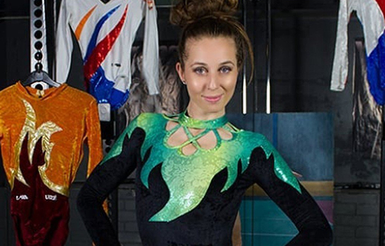 ২০০২ সালে জিমন্যাস্টিক্স বিশ্ব চ্যাম্পিয়নশিপে স্বর্ণপদক পেয়েছিলেন ডাচ আর্টিস্টিক জিমন্যাস্ট ভেরোনা। সে বছর তিনি দেশের সেরা ক্রীড়াবিদ ঘোষিত হন।