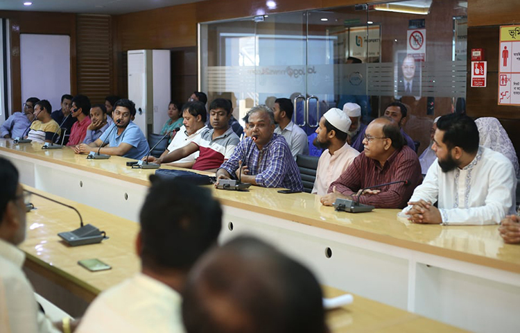 পুরস্কার বিতরণ অনুষ্ঠানের একাংশের দৃশ্য। ছবি: মাহবুব আলম